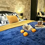 Classic Charm In Old Town With Cathedral Views Διαμέρισμα