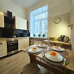 Classic Charm In Old Town With Cathedral Views Διαμέρισμα