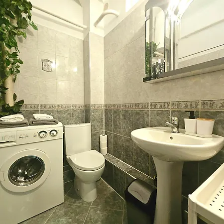 Classic Charm In Old Town With Cathedral Views