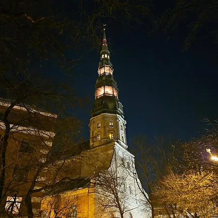 Classic Charm In Old Town With Cathedral Views Apartman