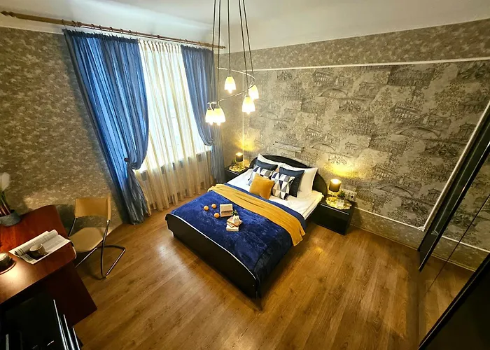 Classic Charm In Old Town With Cathedral Views 公寓