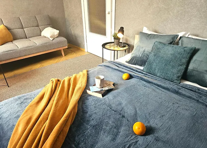 Classic Charm In Old Town With Cathedral Views 公寓