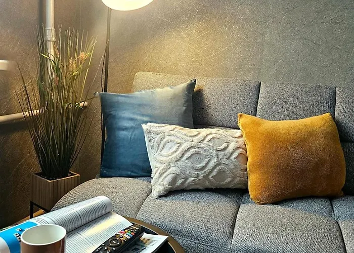 Classic Charm In Old Town With Cathedral Views 公寓