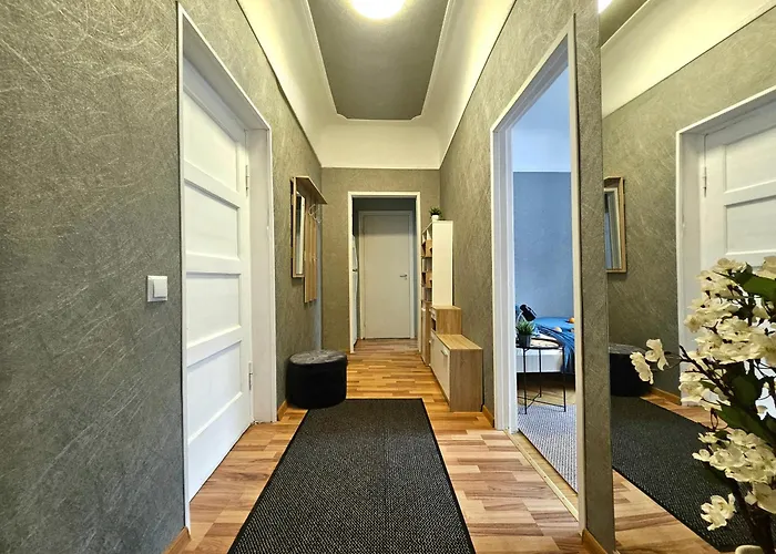 Classic Charm In Old Town With Cathedral Views 公寓 *