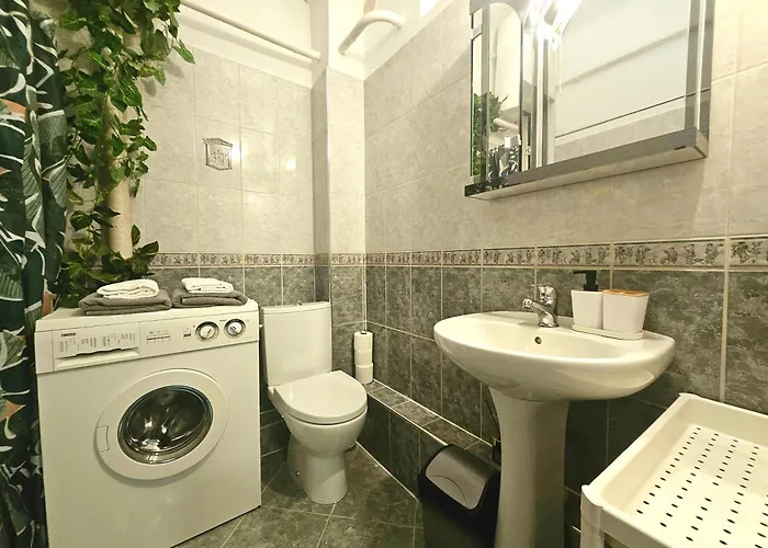 Classic Charm In Old Town With Cathedral Views