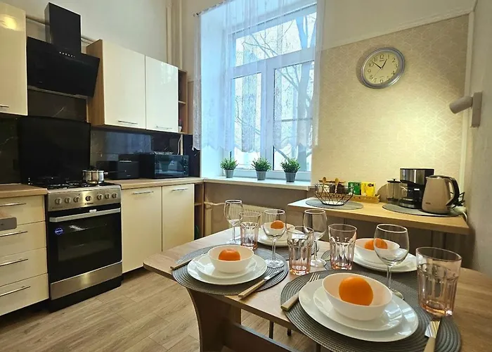 Classic Charm In Old Town With Cathedral Views 公寓