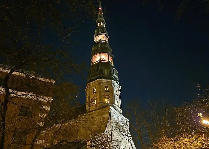 Classic Charm In Old Town With Cathedral Views Lägenhet