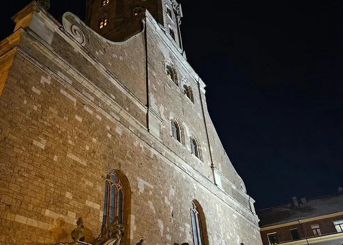 Classic Charm In Old Town With Cathedral Views *