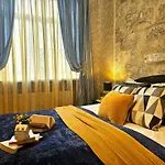 Classic Charm In Old Town With Cathedral Views *